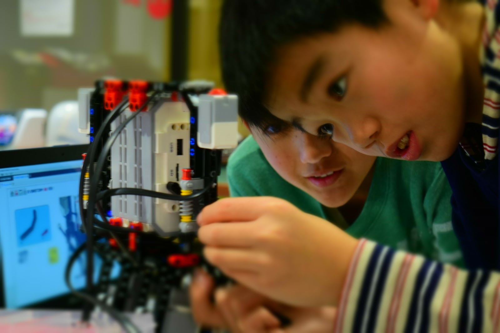 学校では丸がもらえない、そんな彼が見つけた新しい表現の場とは？