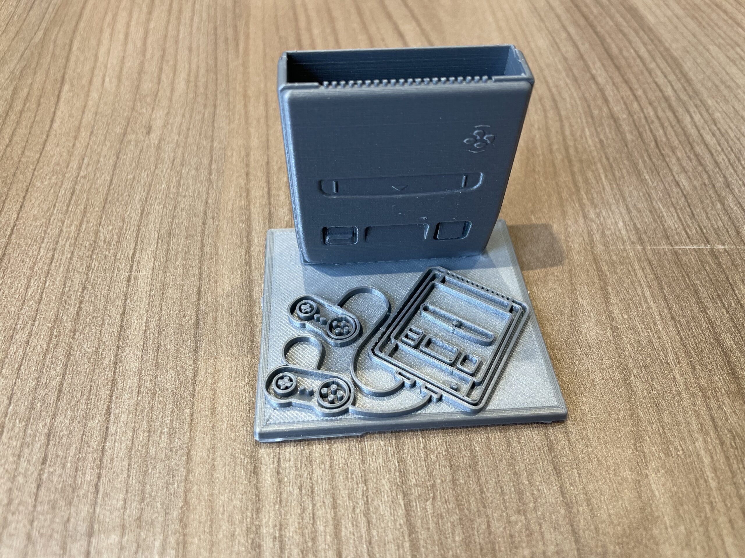 ゲーム機型ペン立て